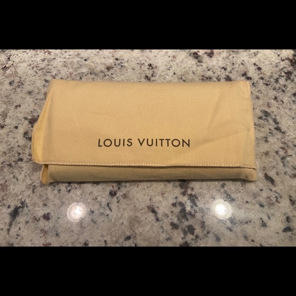 LouisVuttion Sarah wallet